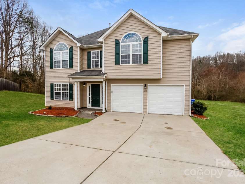 240 Bluffton Road, Mooresville, NC 28115.  MLS# CAR4242501, YatesRealty ID 9003. 