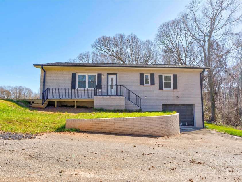 108 Spiral Lane, Shelby, NC 28152.  MLS# CAR4231085, YatesRealty ID 9004. Front