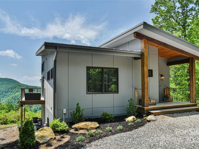 41 High Cliffs Trail, Black Mountain, NC 28711.  MLS# CAR4211421, YatesRealty ID 9005. 