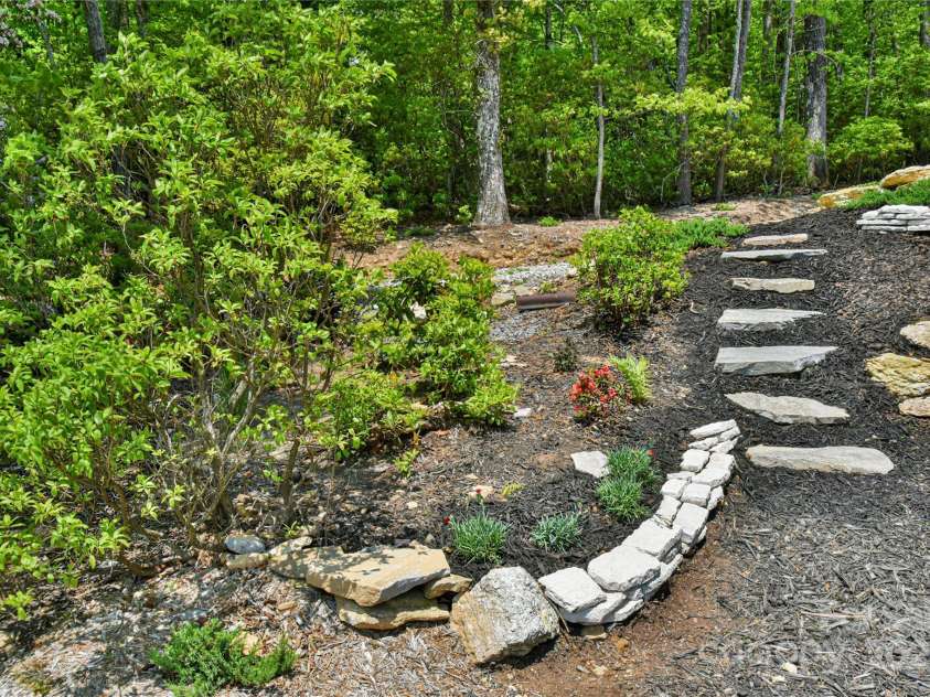 41 High Cliffs Trail, Black Mountain, NC 28711.  MLS# CAR4211421, YatesRealty ID 9005. 