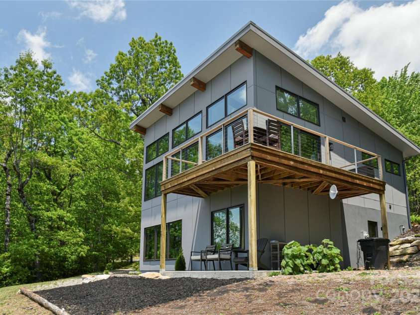 41 High Cliffs Trail, Black Mountain, NC 28711.  MLS# CAR4211421, YatesRealty ID 9005. 