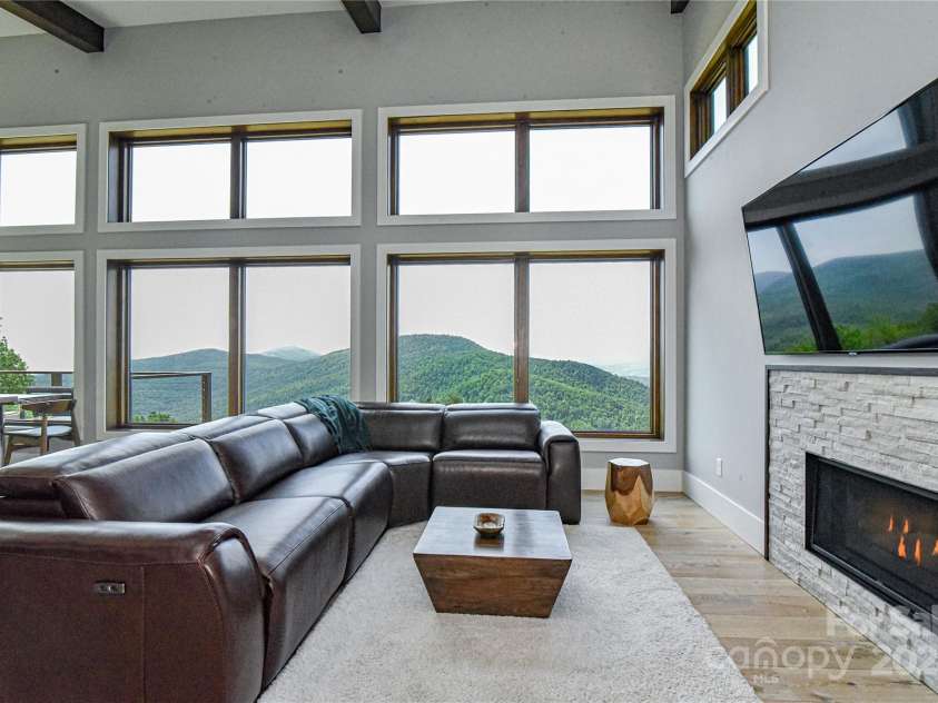 41 High Cliffs Trail, Black Mountain, NC 28711.  MLS# CAR4211421, YatesRealty ID 9005. 