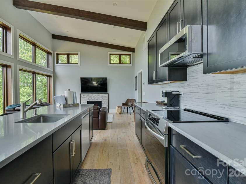 41 High Cliffs Trail, Black Mountain, NC 28711.  MLS# CAR4211421, YatesRealty ID 9005. 