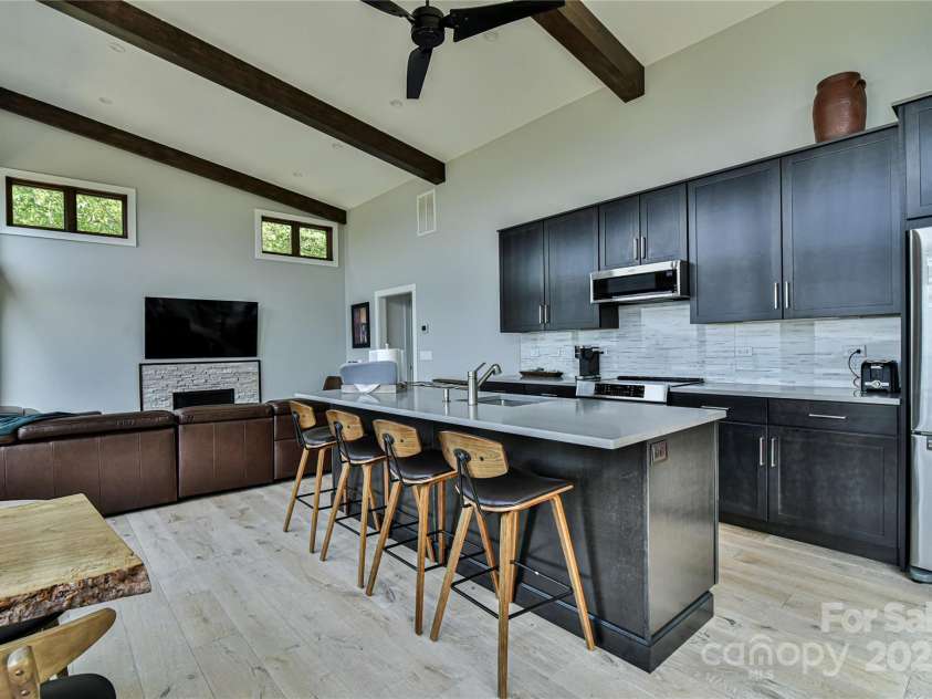 41 High Cliffs Trail, Black Mountain, NC 28711.  MLS# CAR4211421, YatesRealty ID 9005. 
