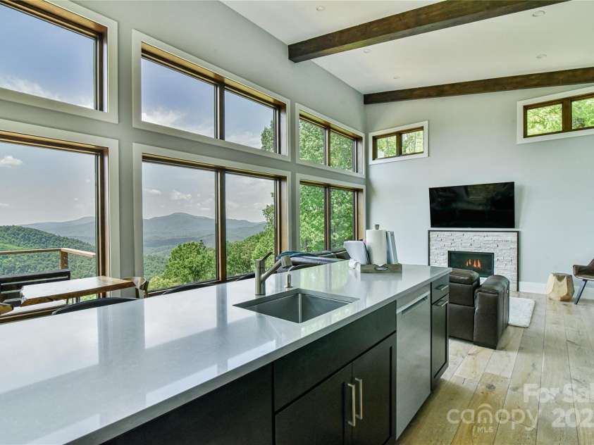 41 High Cliffs Trail, Black Mountain, NC 28711.  MLS# CAR4211421, YatesRealty ID 9005. 