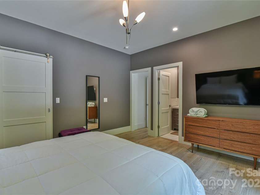 41 High Cliffs Trail, Black Mountain, NC 28711.  MLS# CAR4211421, YatesRealty ID 9005. 