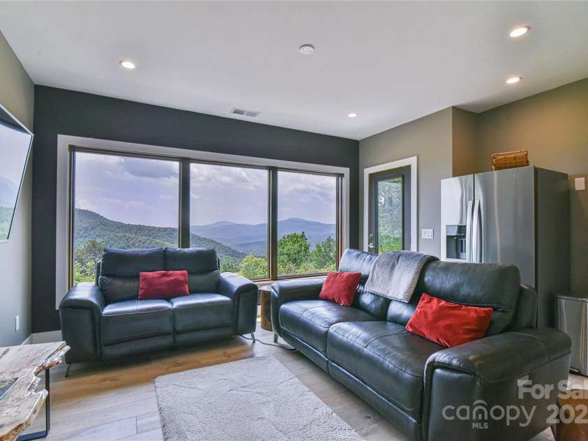 41 High Cliffs Trail, Black Mountain, NC 28711.  MLS# CAR4211421, YatesRealty ID 9005. 