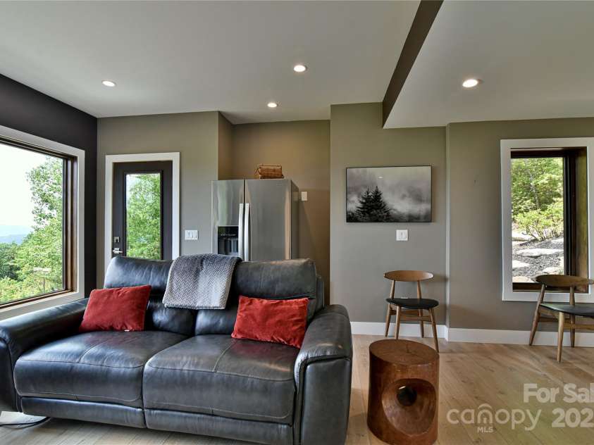41 High Cliffs Trail, Black Mountain, NC 28711.  MLS# CAR4211421, YatesRealty ID 9005. 