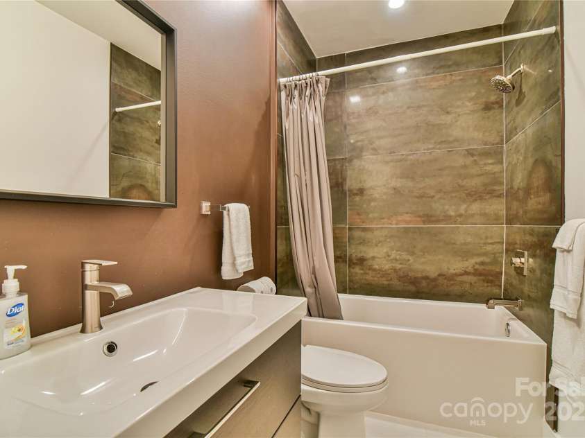 41 High Cliffs Trail, Black Mountain, NC 28711.  MLS# CAR4211421, YatesRealty ID 9005. 