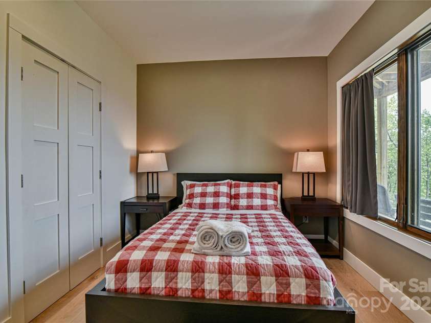 41 High Cliffs Trail, Black Mountain, NC 28711.  MLS# CAR4211421, YatesRealty ID 9005. 