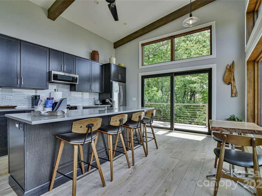 41 High Cliffs Trail, Black Mountain, NC 28711.  MLS# CAR4301745, YatesRealty ID 9005. 