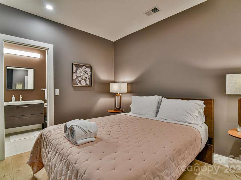 41 High Cliffs Trail, Black Mountain, NC 28711.  MLS# CAR4301745, YatesRealty ID 9005. 