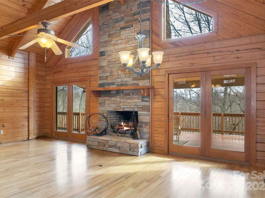 42 Tsitsi Court, Brevard, NC 28712.  MLS# CAR4326496, YatesRealty ID 9005. 