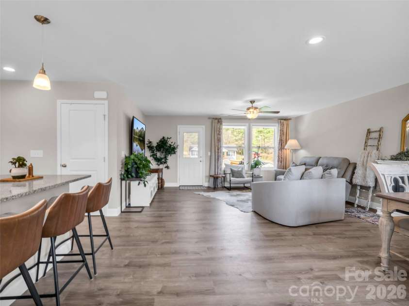 29 Kanes Drive, Hendersonville, NC 28739.  MLS# CAR4366222, YatesRealty ID 9007. 