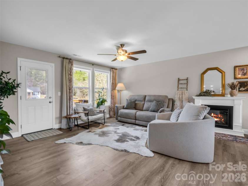 29 Kanes Drive, Hendersonville, NC 28739.  MLS# CAR4366222, YatesRealty ID 9007. 
