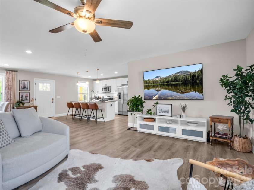29 Kanes Drive, Hendersonville, NC 28739.  MLS# CAR4366222, YatesRealty ID 9007. 
