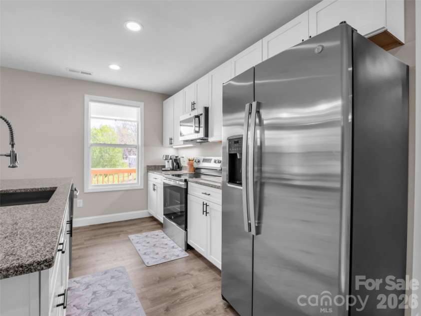 29 Kanes Drive, Hendersonville, NC 28739.  MLS# CAR4366222, YatesRealty ID 9007. 