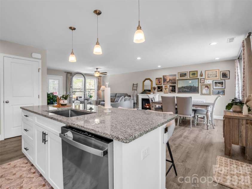 29 Kanes Drive, Hendersonville, NC 28739.  MLS# CAR4366222, YatesRealty ID 9007. 