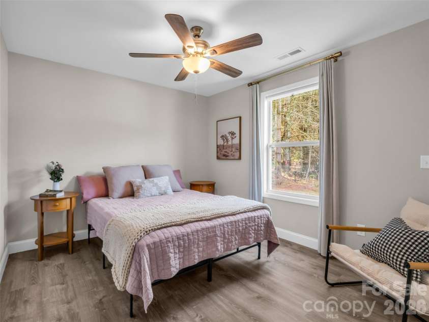 29 Kanes Drive, Hendersonville, NC 28739.  MLS# CAR4366222, YatesRealty ID 9007. 
