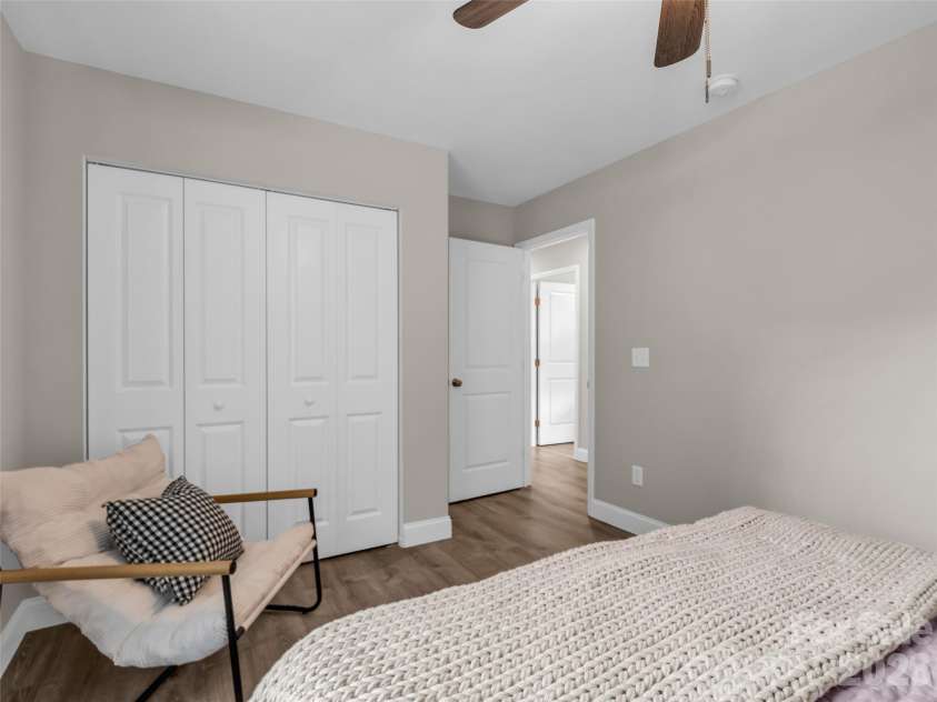 29 Kanes Drive, Hendersonville, NC 28739.  MLS# CAR4366222, YatesRealty ID 9007. 