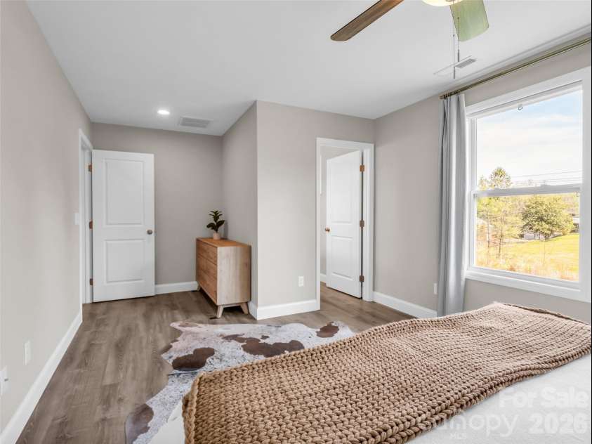29 Kanes Drive, Hendersonville, NC 28739.  MLS# CAR4366222, YatesRealty ID 9007. 
