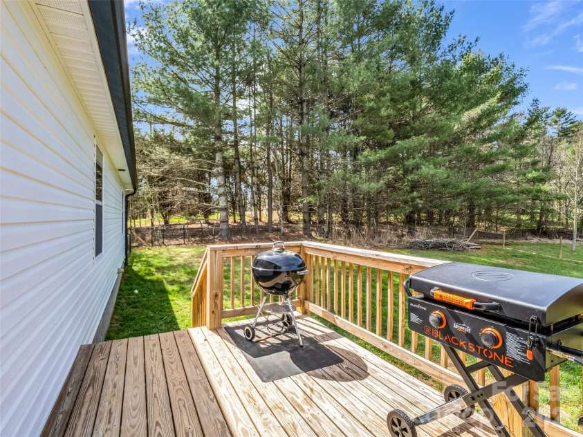 29 Kanes Drive, Hendersonville, NC 28739.  MLS# CAR4366222, YatesRealty ID 9007. 
