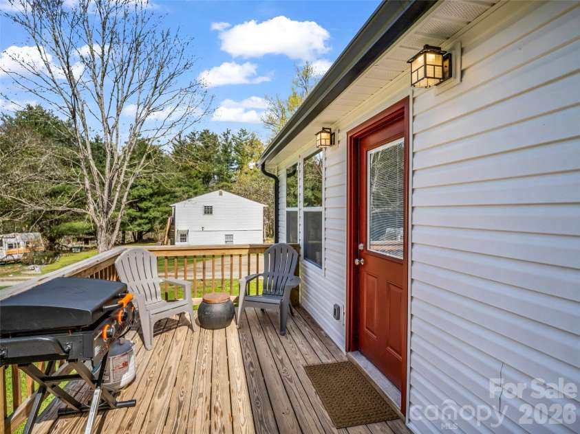 29 Kanes Drive, Hendersonville, NC 28739.  MLS# CAR4366222, YatesRealty ID 9007. 