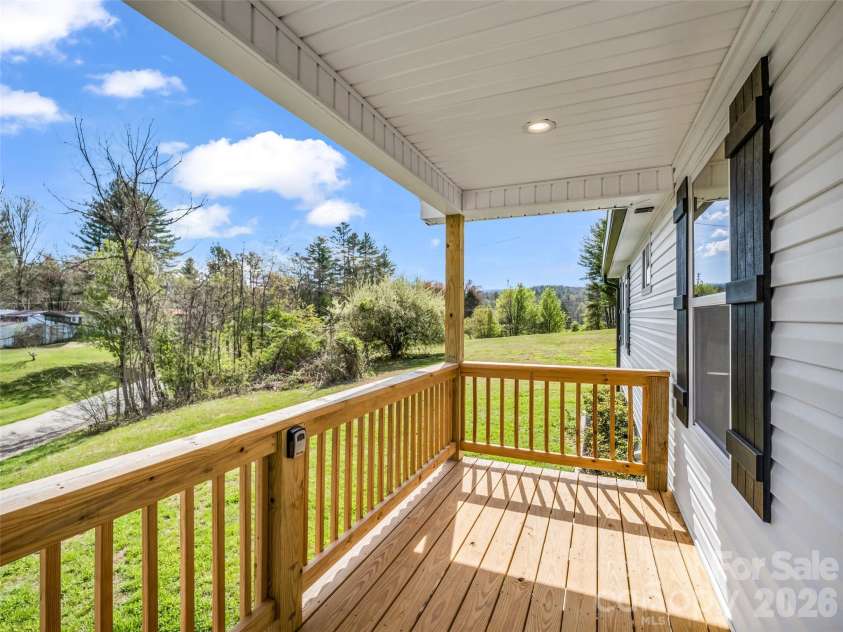 29 Kanes Drive, Hendersonville, NC 28739.  MLS# CAR4366222, YatesRealty ID 9007. 