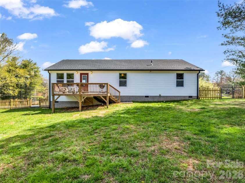 29 Kanes Drive, Hendersonville, NC 28739.  MLS# CAR4366222, YatesRealty ID 9007. 