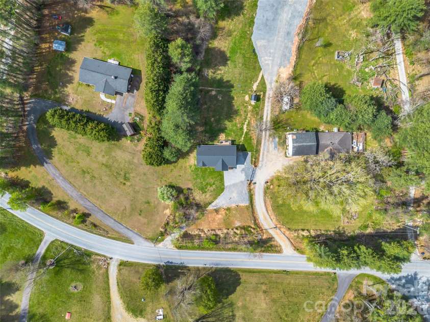29 Kanes Drive, Hendersonville, NC 28739.  MLS# CAR4366222, YatesRealty ID 9007. 