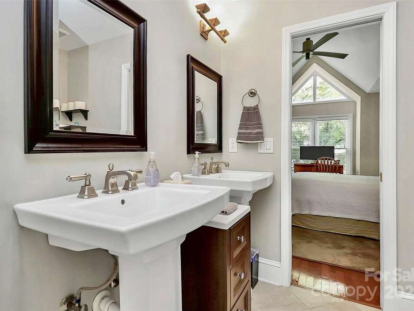 313 Clarkson Street, Charlotte, NC 28202.  MLS# CAR4250188, YatesRealty ID 9008. 