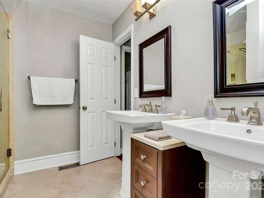 313 Clarkson Street, Charlotte, NC 28202.  MLS# CAR4250188, YatesRealty ID 9008. 