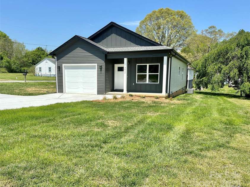 2832 12th Avenue, Hickory, NC 28602.  MLS# CAR4219670, YatesRealty ID 9009. 