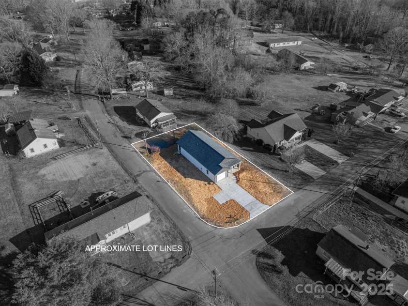 2832 12th Avenue, Hickory, NC 28602.  MLS# CAR4219670, YatesRealty ID 9009. 