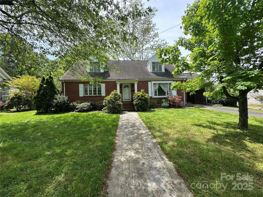 404 Mulberry Street, Cherryville, NC 28021.  MLS# CAR4248246, YatesRealty ID 9010. 