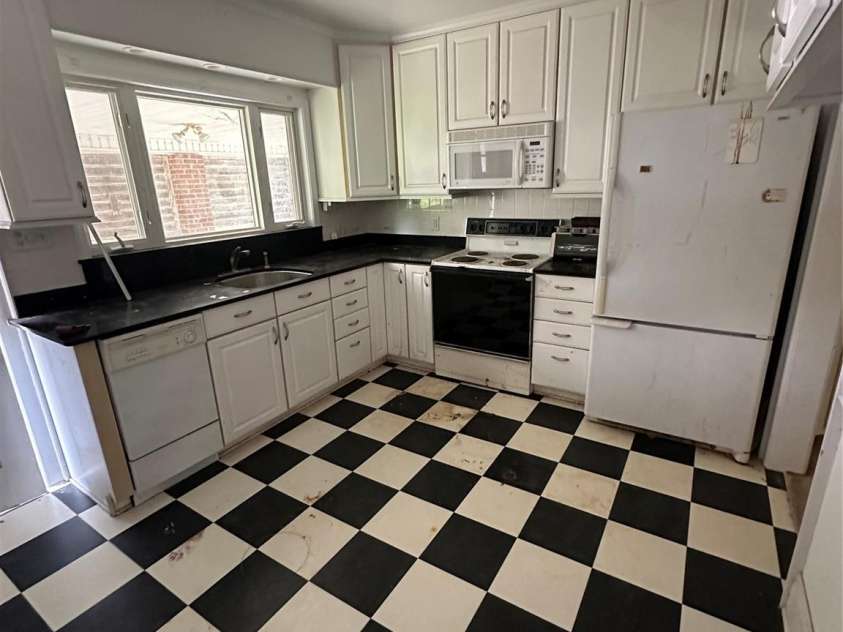 404 Mulberry Street, Cherryville, NC 28021.  MLS# CAR4248246, YatesRealty ID 9010. 