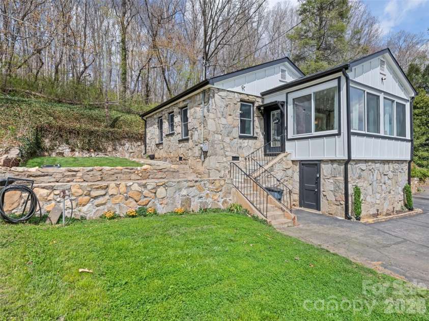 659 Golf Course Road, Waynesville, NC 28786.  MLS# CAR4364784, YatesRealty ID 9010. 