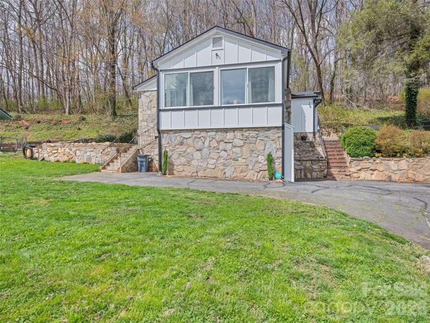 659 Golf Course Road, Waynesville, NC 28786.  MLS# CAR4364784, YatesRealty ID 9010. 