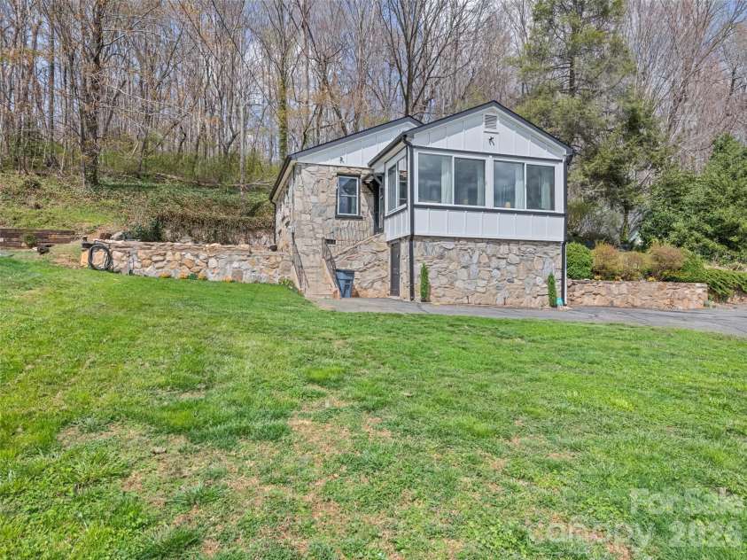 659 Golf Course Road, Waynesville, NC 28786.  MLS# CAR4364784, YatesRealty ID 9010. 