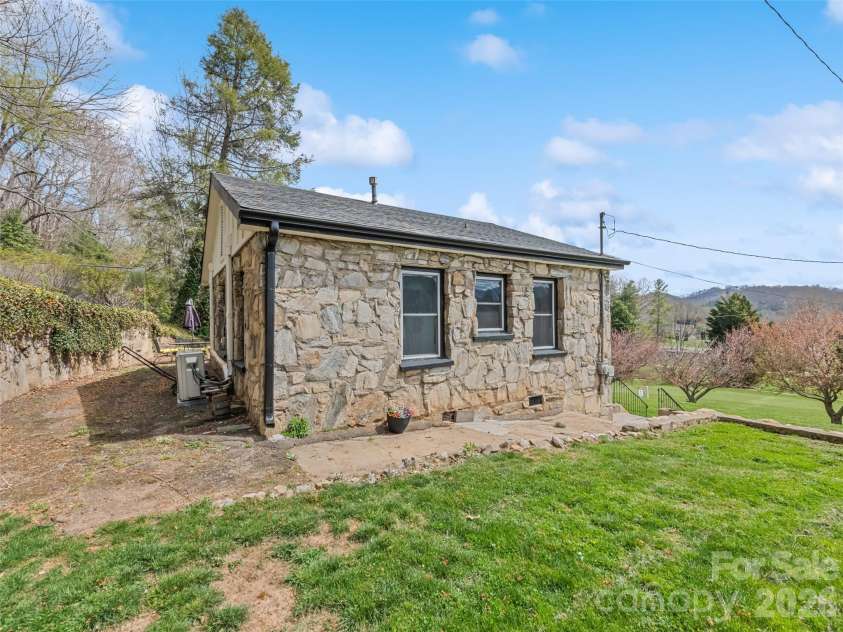 659 Golf Course Road, Waynesville, NC 28786.  MLS# CAR4364784, YatesRealty ID 9010. 