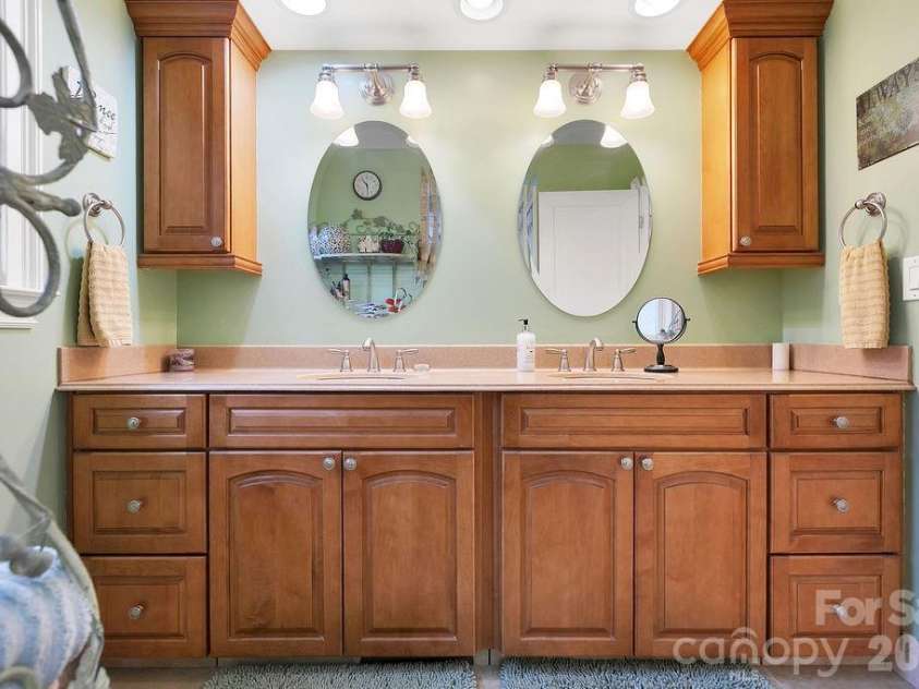 410 Forest Lake Road, Brevard, NC 28712.  MLS# CAR4364087, YatesRealty ID 9011. Double Vanity