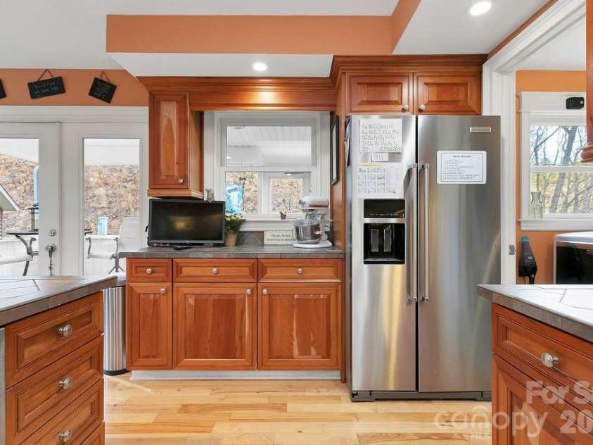 410 Forest Lake Road, Brevard, NC 28712.  MLS# CAR4364087, YatesRealty ID 9011. Stainless High-End Appliances
