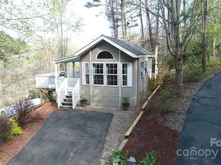48 Homestead Avenue, Bryson City, NC 28713.  MLS# CAR4247145, YatesRealty ID 9011. 