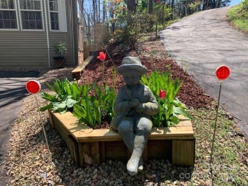 48 Homestead Avenue, Bryson City, NC 28713.  MLS# CAR4247145, YatesRealty ID 9011. 