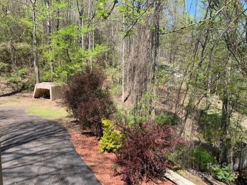 48 Homestead Avenue, Bryson City, NC 28713.  MLS# CAR4247145, YatesRealty ID 9011. 