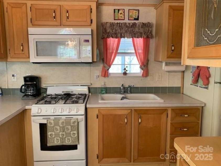 48 Homestead Avenue, Bryson City, NC 28713.  MLS# CAR4247145, YatesRealty ID 9011. 