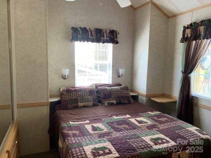 48 Homestead Avenue, Bryson City, NC 28713.  MLS# CAR4247145, YatesRealty ID 9011. 