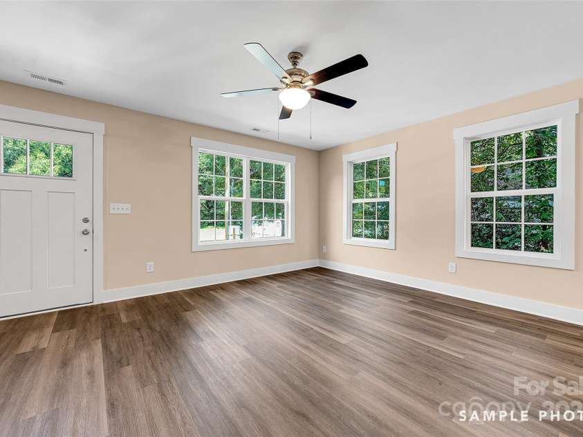 1587 Green Circle Drive, Gastonia, NC 28054.  MLS# CAR4239405, YatesRealty ID 9012. Living Room