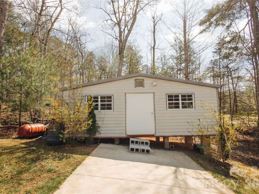 160 Winsome Forest Drive, Nebo, NC 28761.  MLS# CAR4360484, YatesRealty ID 9012. 