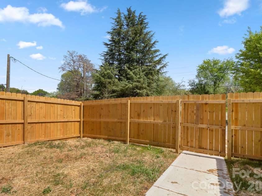 4431 Fair Street, Charlotte, NC 28208.  MLS# CAR4365773, YatesRealty ID 9013. Huge Private Front Yard!